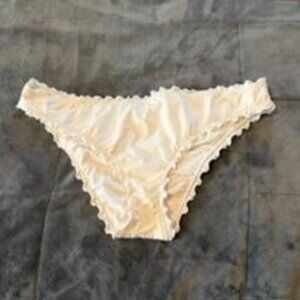 White Shade & Shore Women's Ruffle Cheeky Bikini Bottom